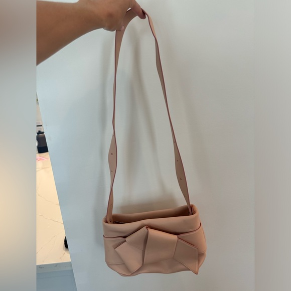 Acne Studios Musubi leather handbag - Picture 4 of 8